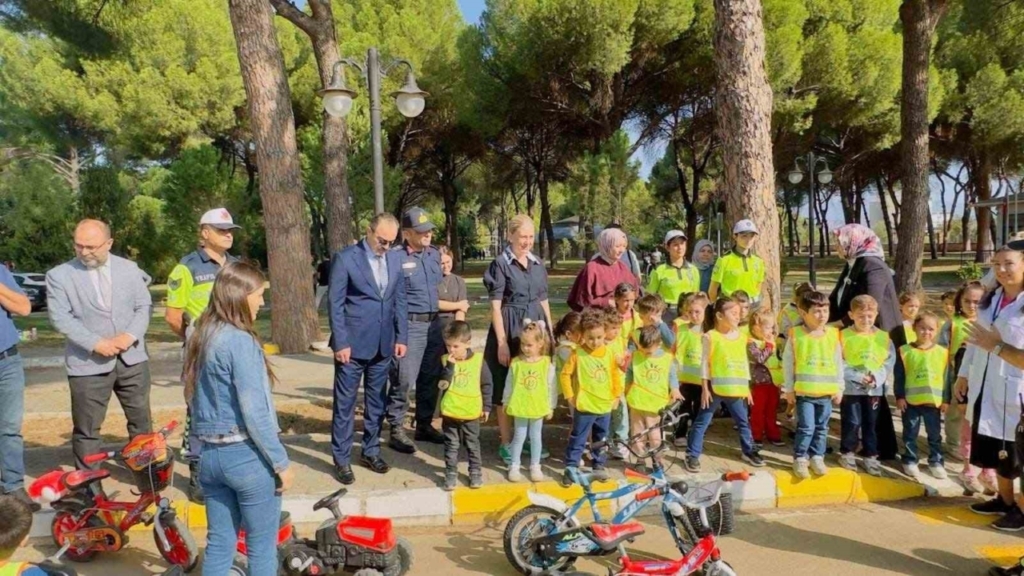 nazillide 45 ogrenci trafik dedektifi oldu 433c7bbc4510
