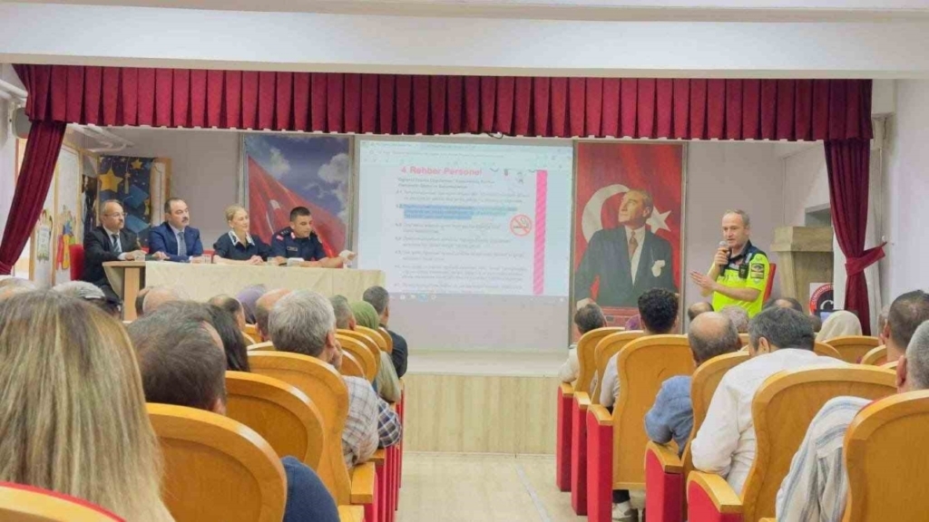 nazillide okul servisi soforleri ve rehber personele trafik egitimi a73281bba8e3