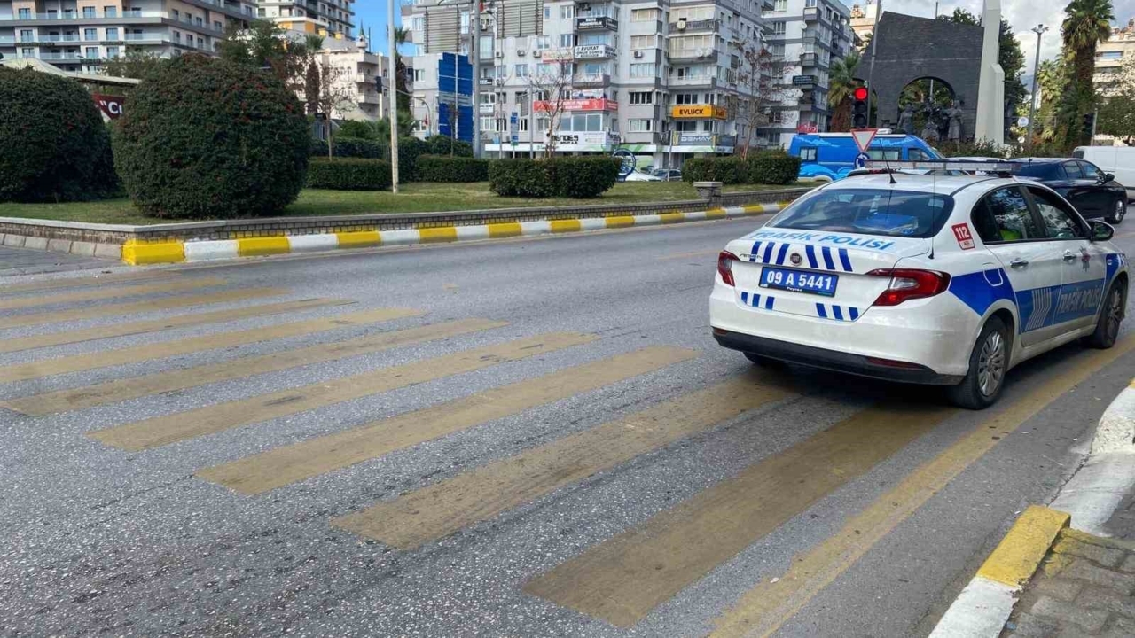 Aydın’da para transfer aracının çarptığı genç kız yaralandı