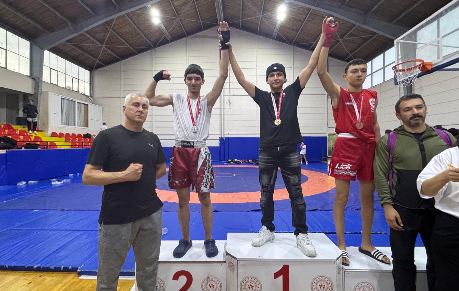Şampiyon Efeler Spor Kulübü, İzmir’den gümüş madalyayla döndü