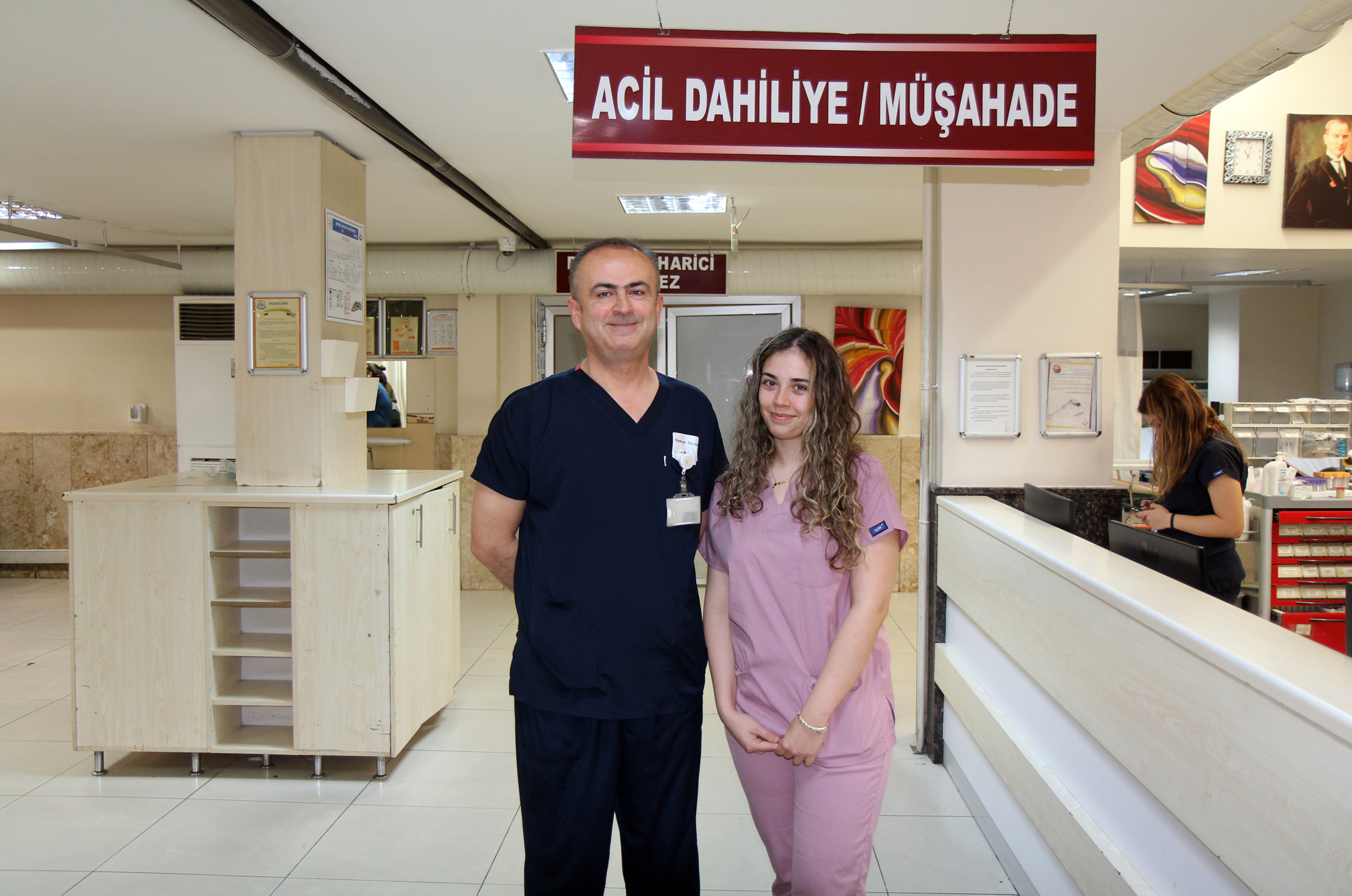 Doktor Baba Kız Aynı Hastanede Şifa Dağıtıyor