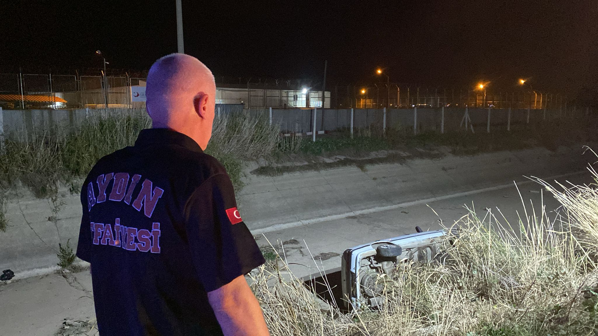 Aydın’da otomobil kanala uçtu 2 yaralı