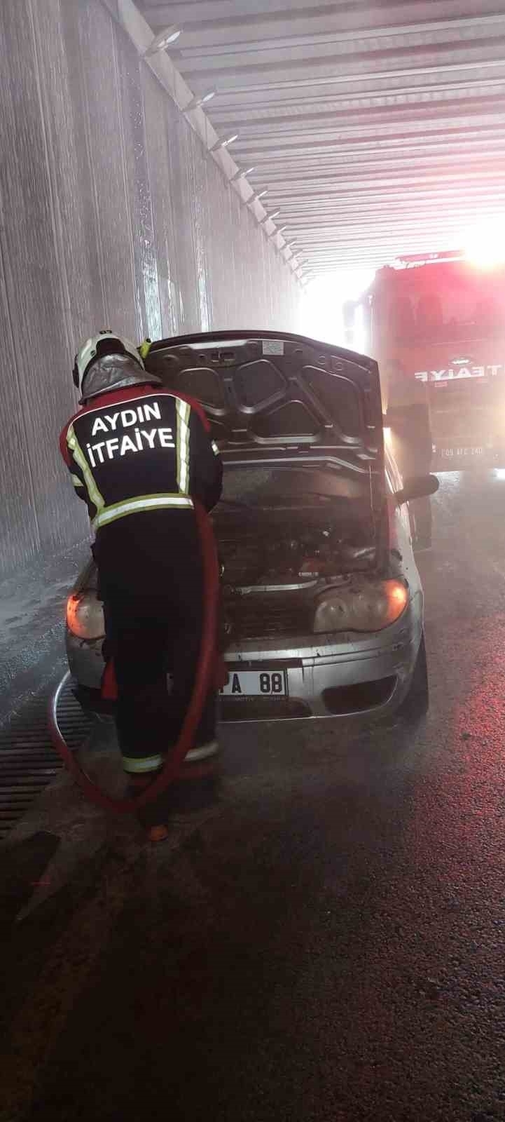 aydinda alt gecitte arac yangini a29a5e19233e