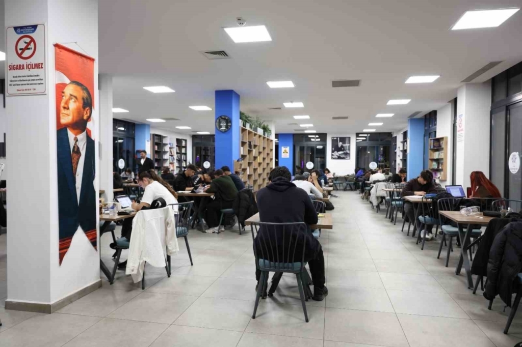baskan cercioglu genclerimizin egitim yolculugunda yanlarinda olmaya devam edecegiz 3c1fbf5f82c3