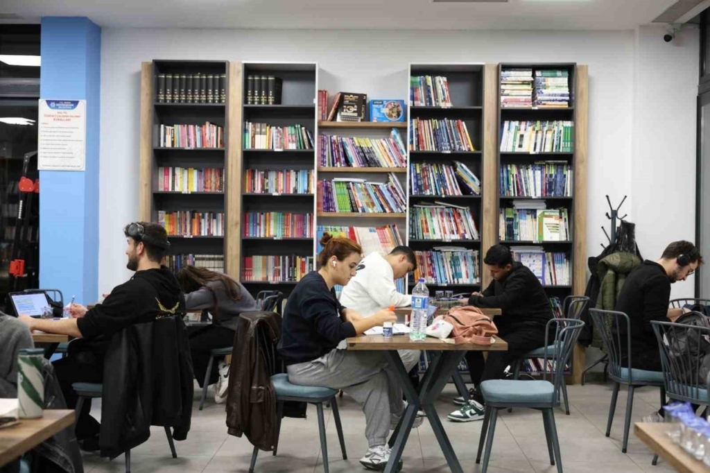 baskan cercioglu genclerimizin egitim yolculugunda yanlarinda olmaya devam edecegiz 804fd987148e