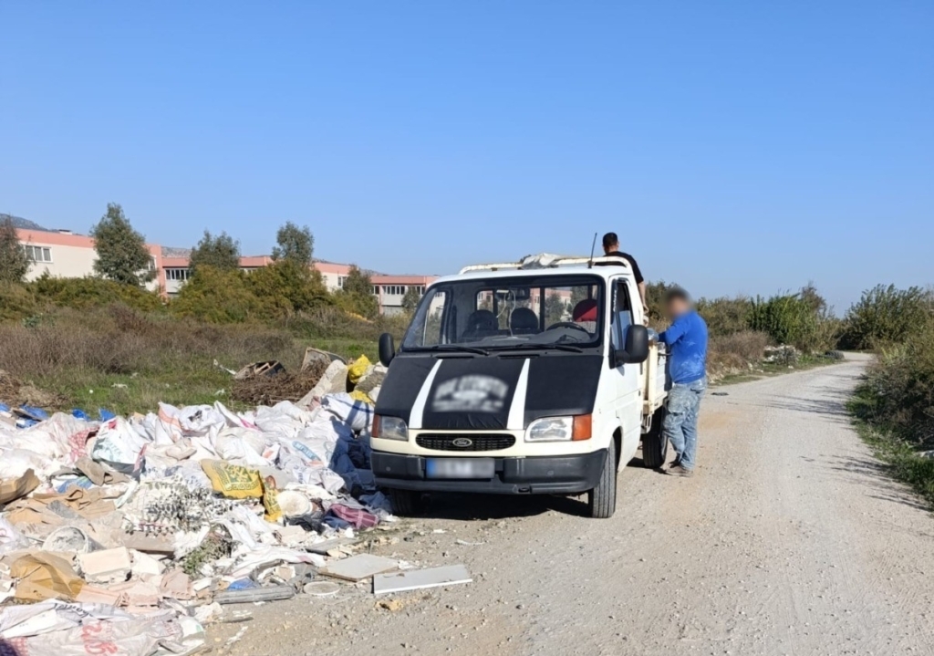 efelerde kacak moloz dokumune 47 bin tl ceza b50e89f23924