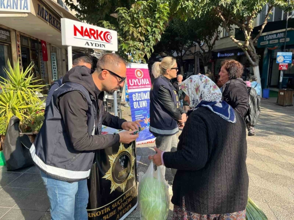 incirliovada polis ekipleri vatandaslari uyusturucuya karsi bilgilendirdi 37e164e61065