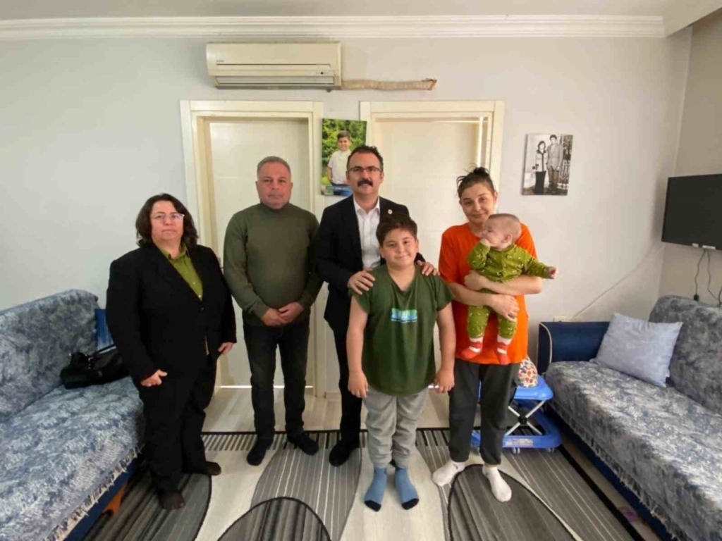 Sultanhisar Kaymakamı Ateş, vatandaşların evlerine misafir oldu 4 kaymakam ates vatandaslarin evlerine misafir oldu a6401b0ff9e3