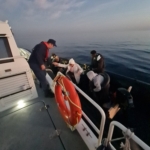 Kuşadası açıklarında 14 düzensiz göçmen yakalandı
