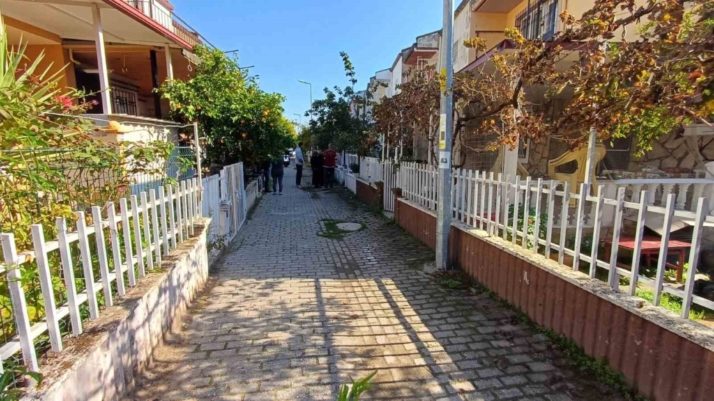 merdivenlerden dusen adam hayatini kaybetti 9d5f2056d6eb