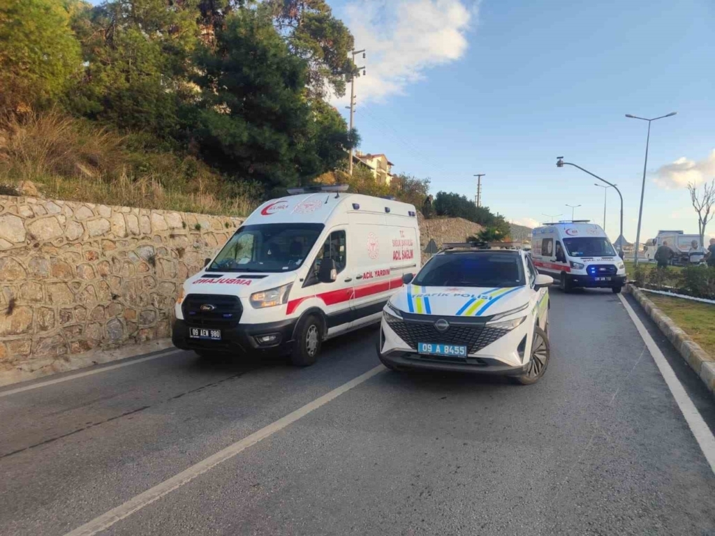 Aydın'da motosiklet refüje çarptı: 1 ölü, 1 yaralı 3 motosiklet refuje carpti 1 olu 1 yarali 0f1b4a65ec50