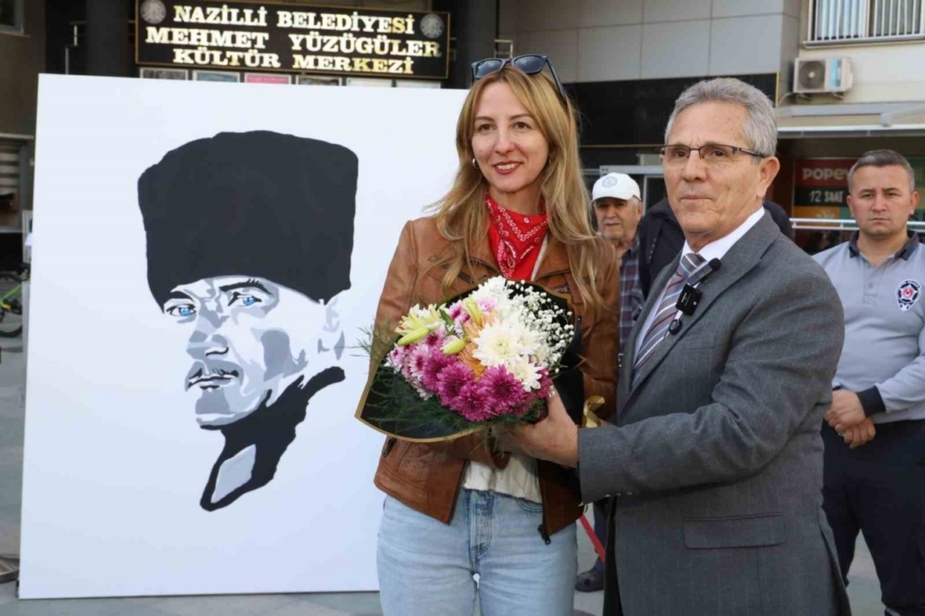 nazillide 750 personel ataturk portresi yapti 17d52abac9ff