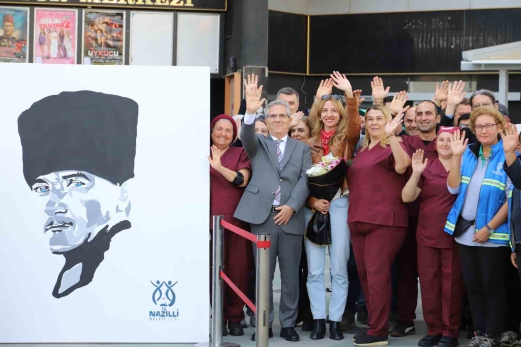 nazillide 750 personel ataturk portresi yapti 457c51198f55