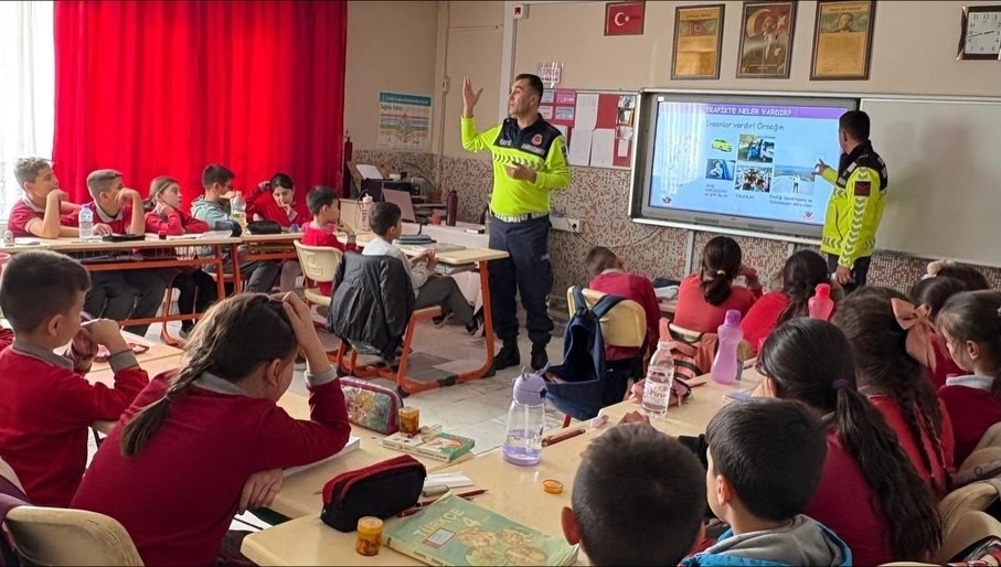 Sultanhisar'da Salavatlı İlkokulu öğrencilerine jandarmadan trafik eğitimi 5 salavatli ilkokulu ogrencilerine jandarmadan trafik egitimi 50d59ce3909e