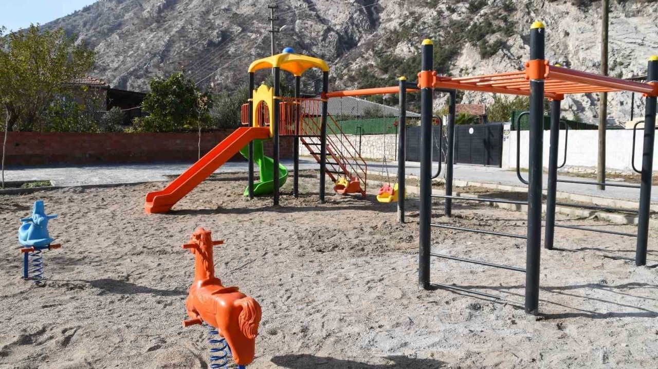 Söke Belediyesi Sazlı Mahallesi’ne Yeni Oyun ve Dinlenme Alanı Kazandırdı 1 soke belediyesinden sazli mahallesine yeni cocuk oyun ve dinlenme alani 8322a4d6e1f1