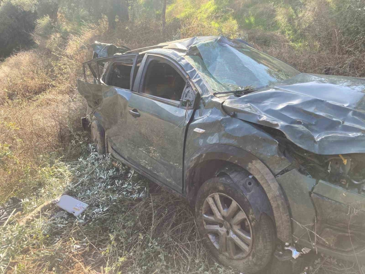 Uçuruma devrilen otomobilin kadın sürücüsü halat yardımıyla kurtarıldı 1 ucuruma devrilen otomobilin kadin surucusu halat yardimiyla kurtarildi 423b417bfb23