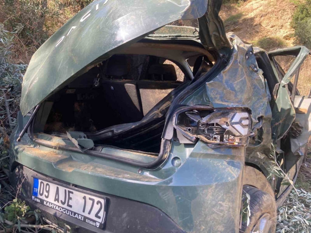 Uçuruma devrilen otomobilin kadın sürücüsü halat yardımıyla kurtarıldı 3 ucuruma devrilen otomobilin kadin surucusu halat yardimiyla kurtarildi 428ffd16ba66