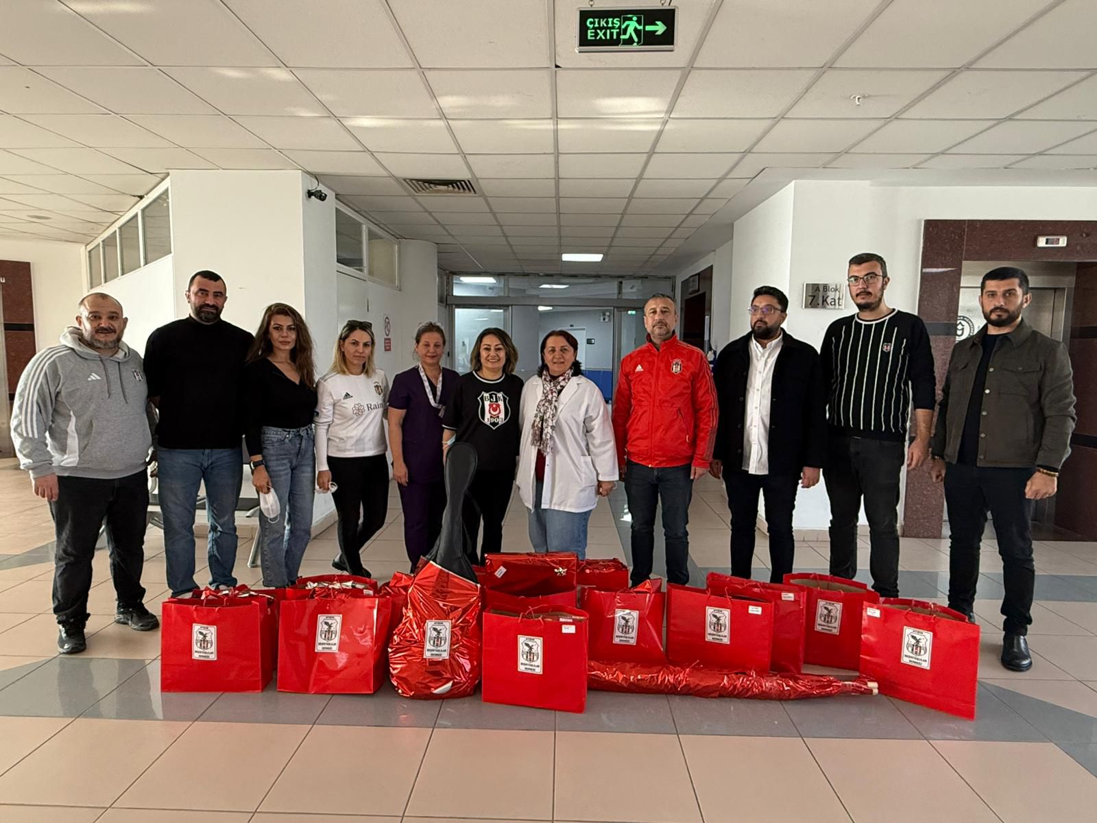 Aydın Beşiktaşlılar Derneği’nden miniklere yılbaşı sürprizi