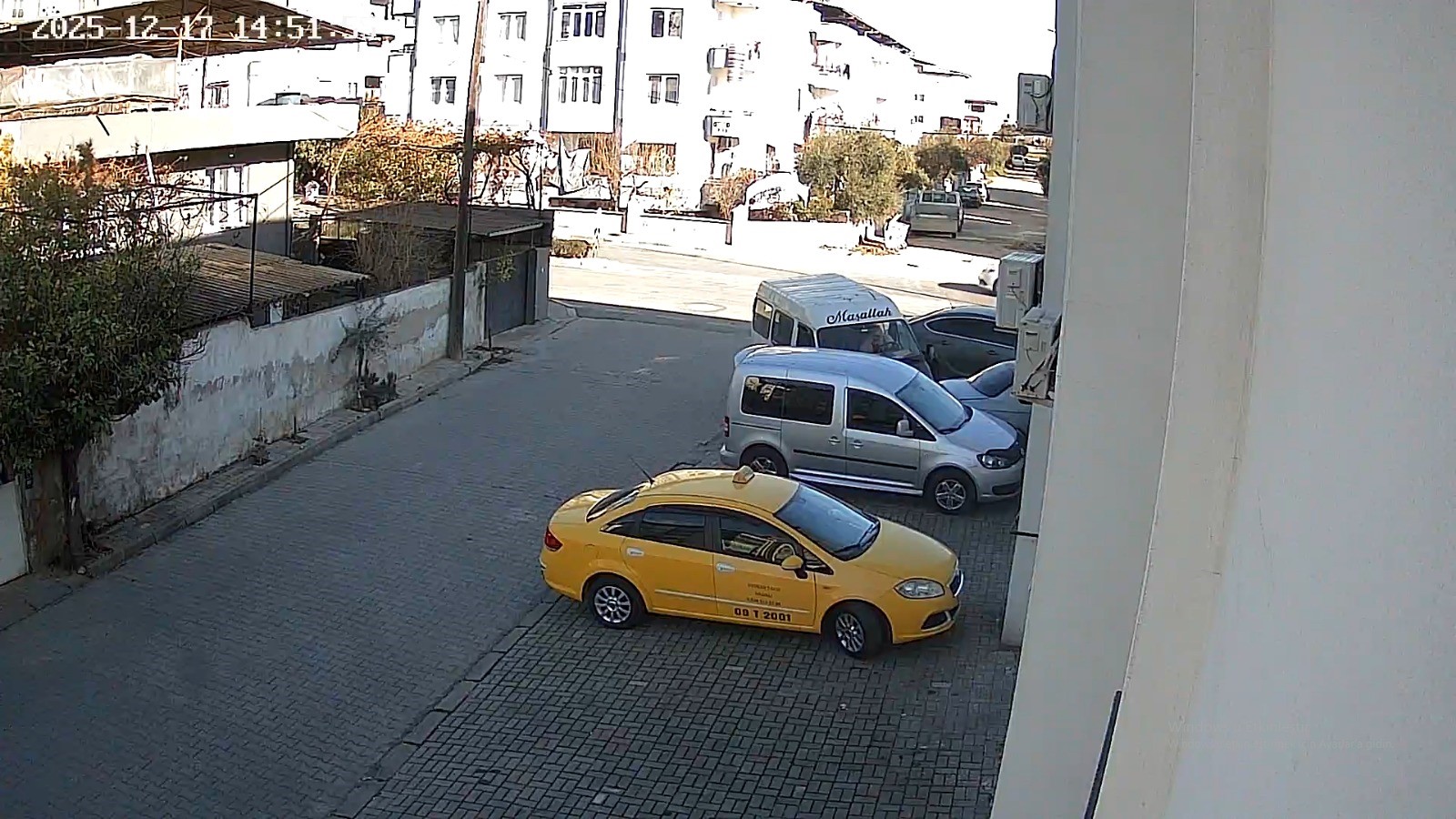 Nazilli’de Kontrolsüz “U” Dönüşü Kazası: Motosiklet Sürücüsü Yaralandı