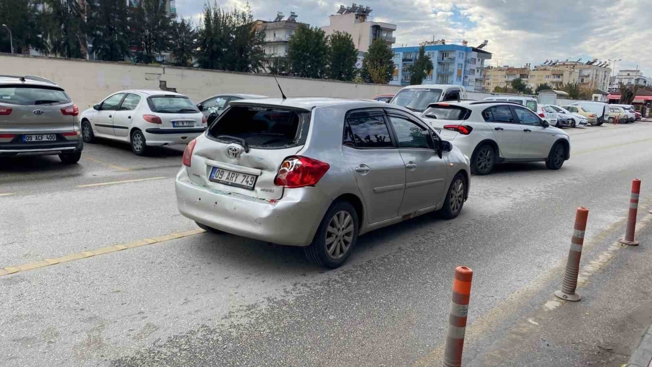 Efeler’de Şehiriçi Minibüsü Otomobile Çarptı: 1 Yaralı 6 Efeler’de Şehiriçi Minibüsü Otomobile Çarptı: 1 Yaralı