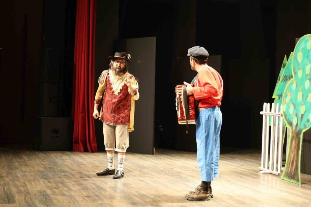 baskan cercioglu cocuklari tiyatro ile bulusturdu fcaa6e3577ad