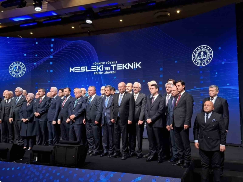 baskan kunkcu mesleki egitim zirvesine katildi 77c7e1eb0f7b