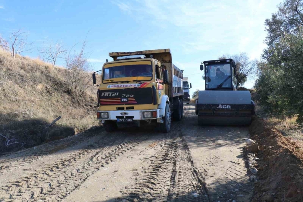 bozdogan belediyesi yol calismalarina devam ediyor 80fe601ae720