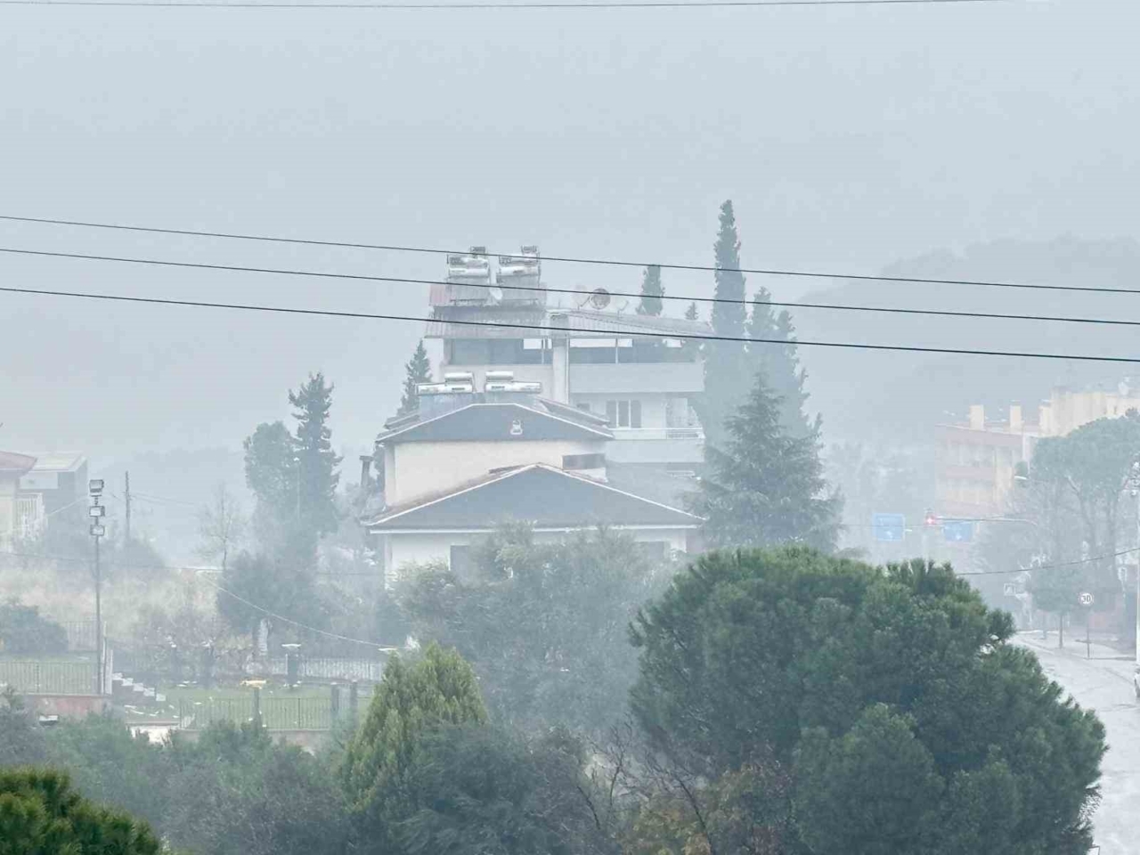 Bozdoğan’da Göz Gözü Görmüyor: Sis Nedeniyle Trafik Durma Noktasına Geldi! 9 Bozdoğan’da Göz Gözü Görmüyor: Sis Nedeniyle Trafik Durma Noktasına Geldi!