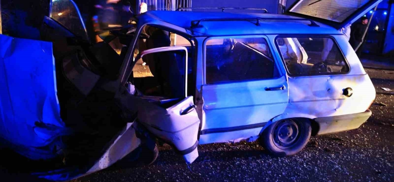 Köşk’te Yağmur Kazası: Aydınlatma Direğine Çarpan Otomobilde 4 Yaralı