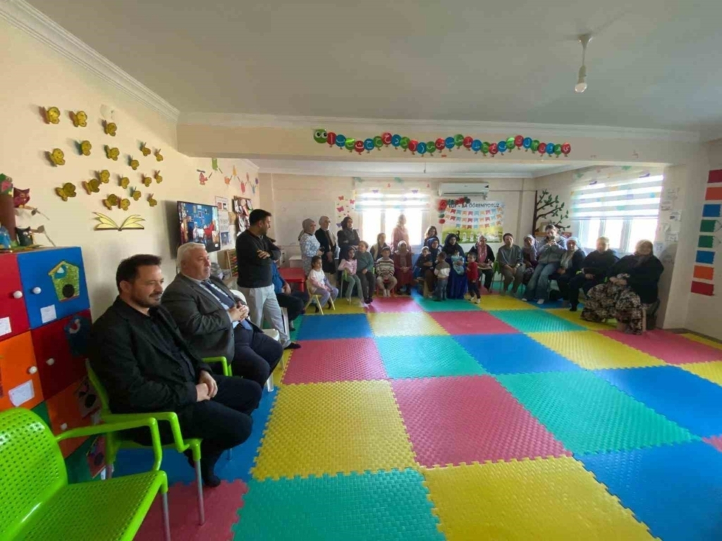 Efeler’de Kur’an’a geçen minik öğrenciye anlamlı kutlama 2 efelerde kurana gecen minik ogrenciye anlamli kutlama 6f88027a9c17