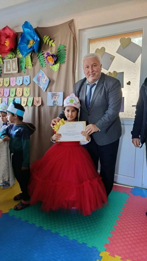 Efeler’de Kur’an’a geçen minik öğrenciye anlamlı kutlama 5 efelerde kurana gecen minik ogrenciye anlamli kutlama dd232a755260