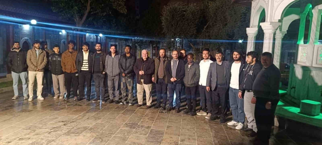Efeler’de üniversiteli gençler Nasuh Paşa Külliyesi’nde buluştu 8 Efeler’de üniversiteli gençler Nasuh Paşa Külliyesi’nde buluştu