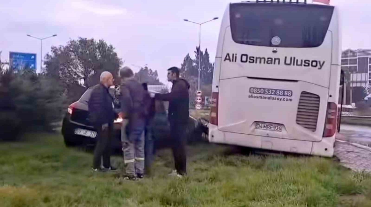 Söke’de Yağmur Kazayı Beraberinde Getirdi: Yolcu Otobüsü Otomobille Çarpıştı!