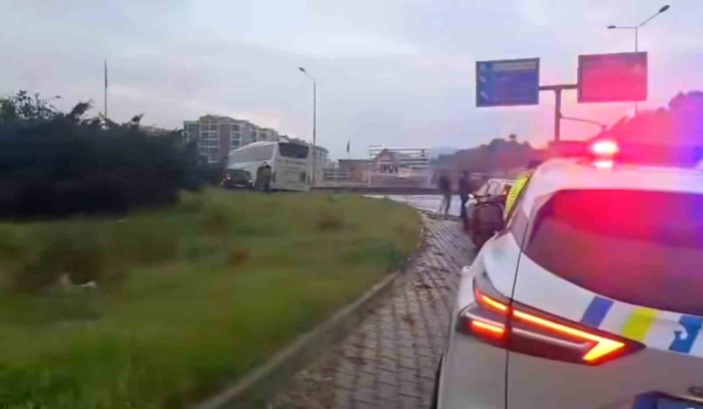 firma adi acik verilmis ali osman ulusoy yolcu otobusu otomobile carpti 1 yarali bca844f25829