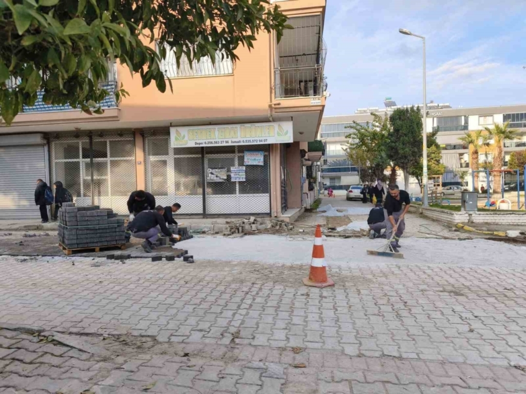 germencikte belediye ekiplerinin calismalari devam ediyor 01f18bcab2b9