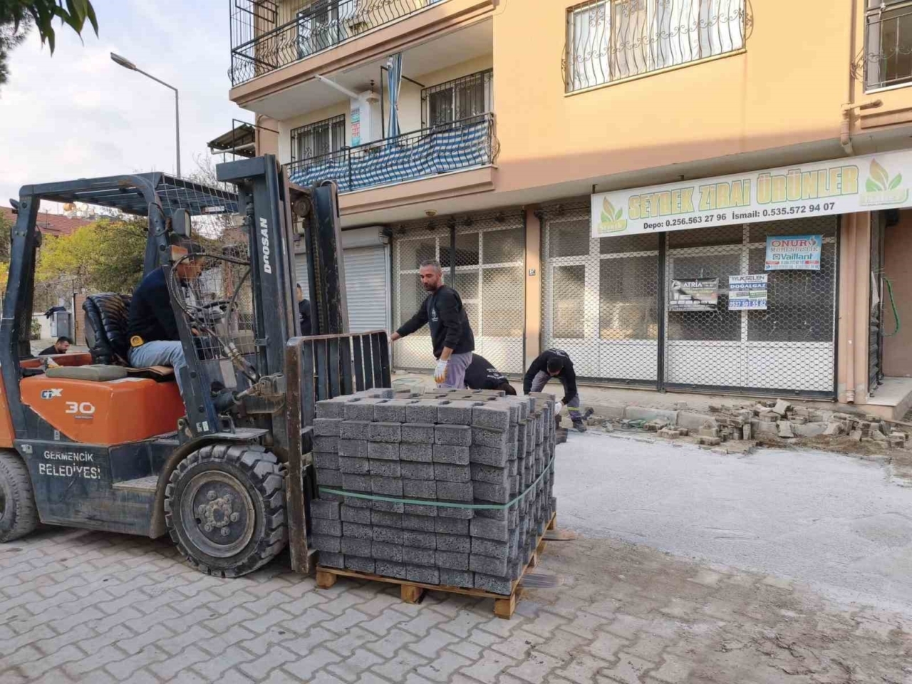 Germencik’te Hizmet Mesaisi: Ekipler Ali İhsan Kalmaz Sokak’ta!
