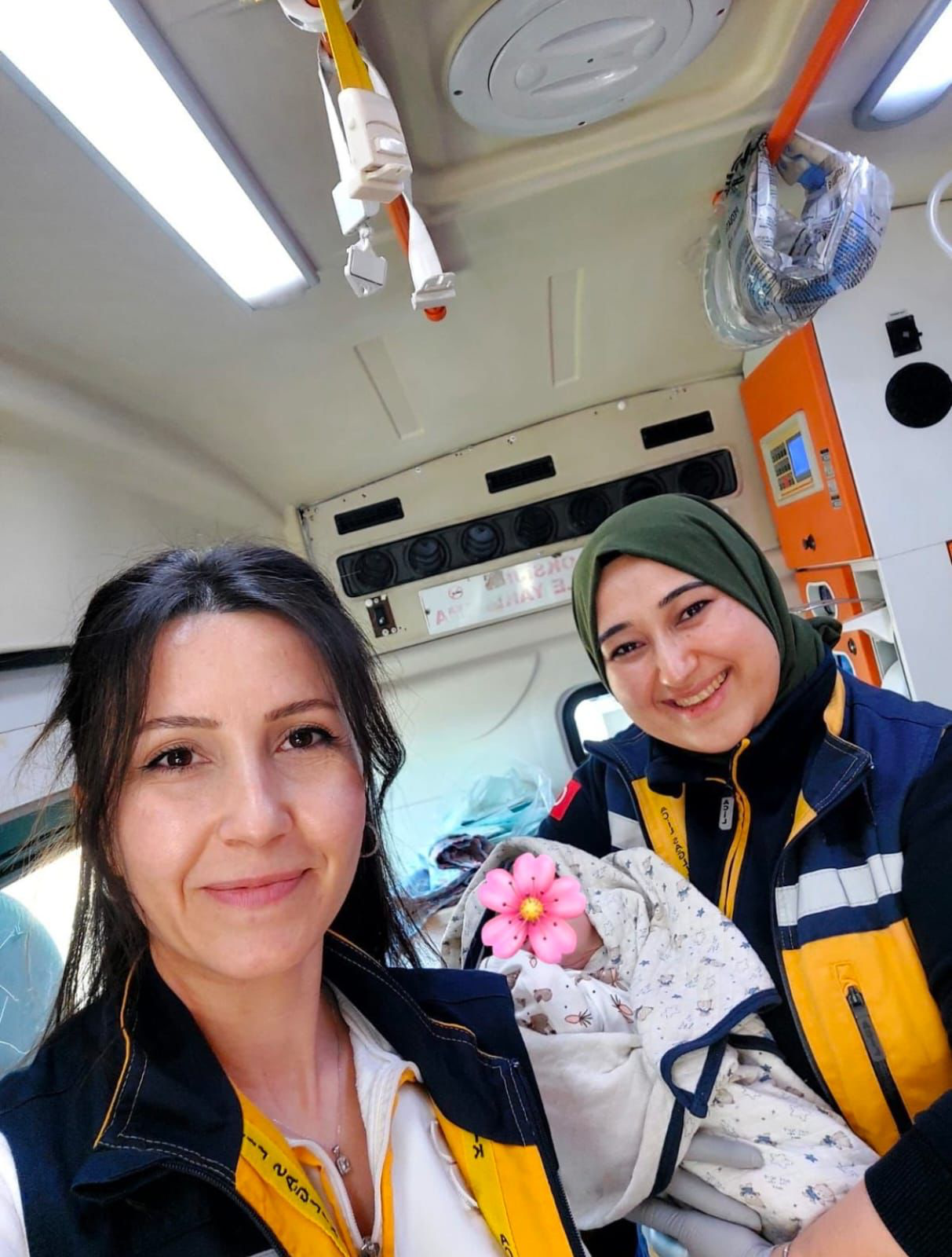Bozdoğan’da anne adayı bebeğini ambulansta dünyaya getirdi