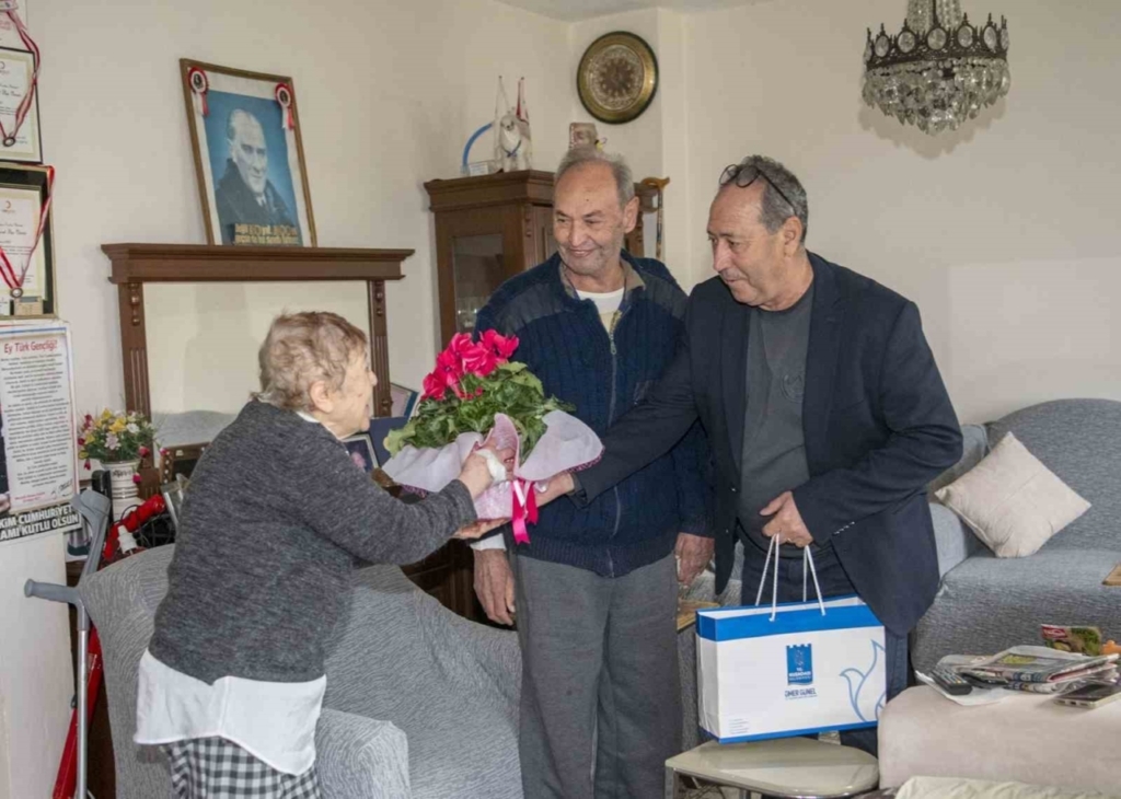 kusadasi belediyesinden engelli osman amcaya anlamli ziyaret 026fec15ad16