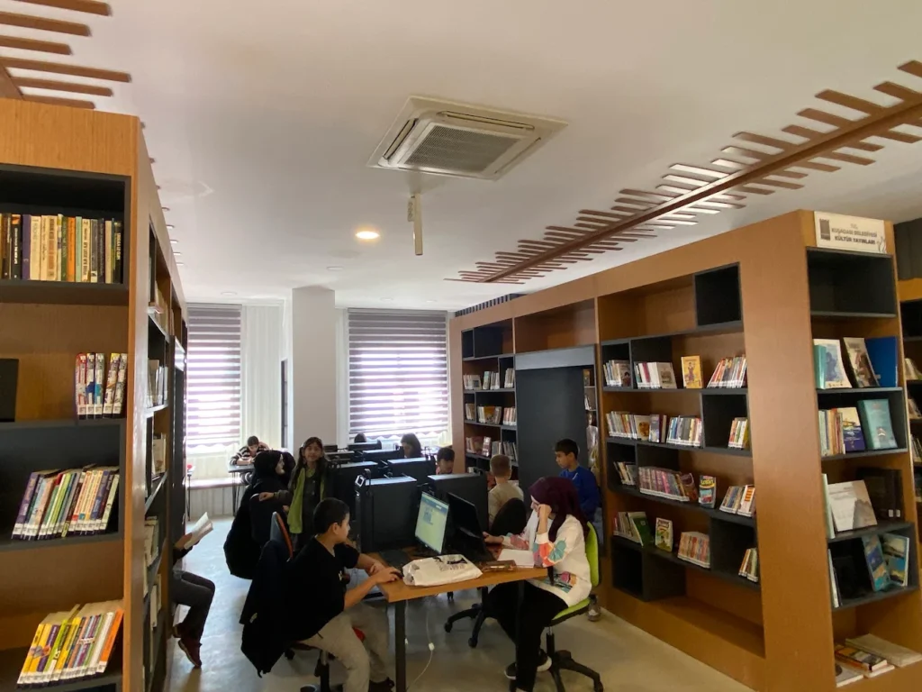 Kuşadası Belediye Kütüphanesi