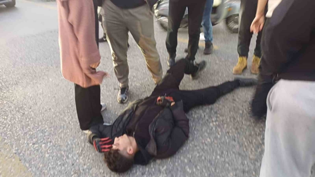 Motosikletle otomobil çarpıştı: 1 yaralı 5 motosikletle otomobil carpisti 1 yarali 2e78c9d51654