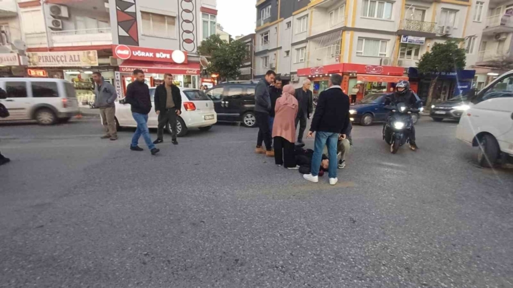 Motosikletle otomobil çarpıştı: 1 yaralı 4 motosikletle otomobil carpisti 1 yarali a76deae50bb3