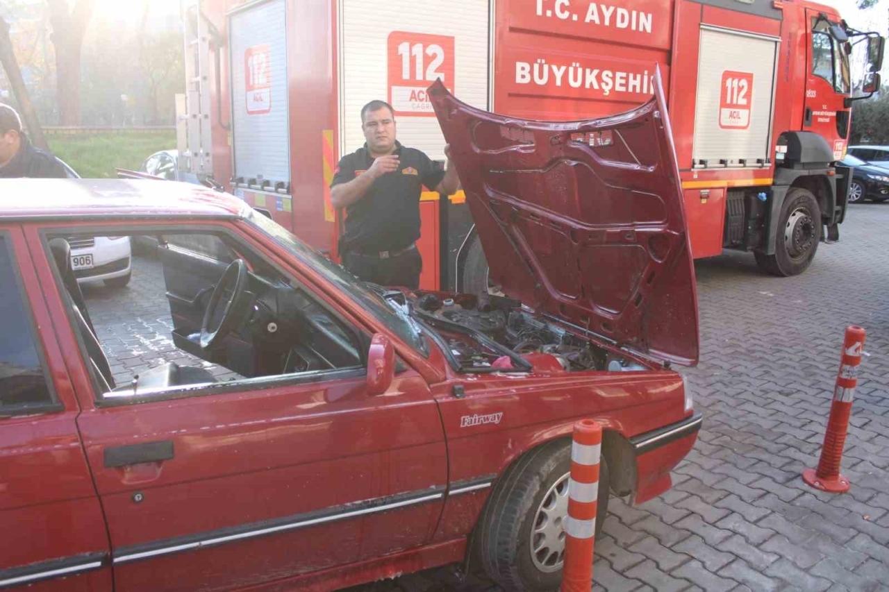 Otomobilden dumanlar yükseldi, ekipler harekete geçti