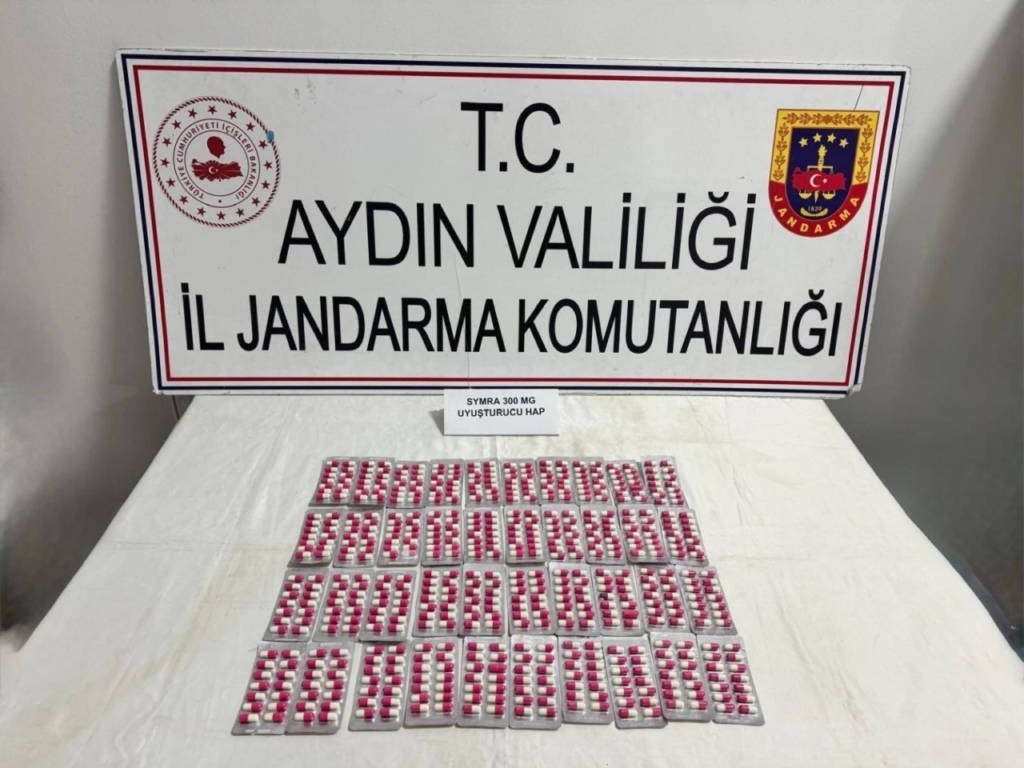 Otoyolda Jandarma Denetimine Takıldı: 40 Tablet Uyuşturucu ve 5 Yıl Ehliyet İptali! 2 otoyol kontrolunde uyusturucu ile yakalaninca ehliyete 5 yil el konuldu 9da9b29f6f9d