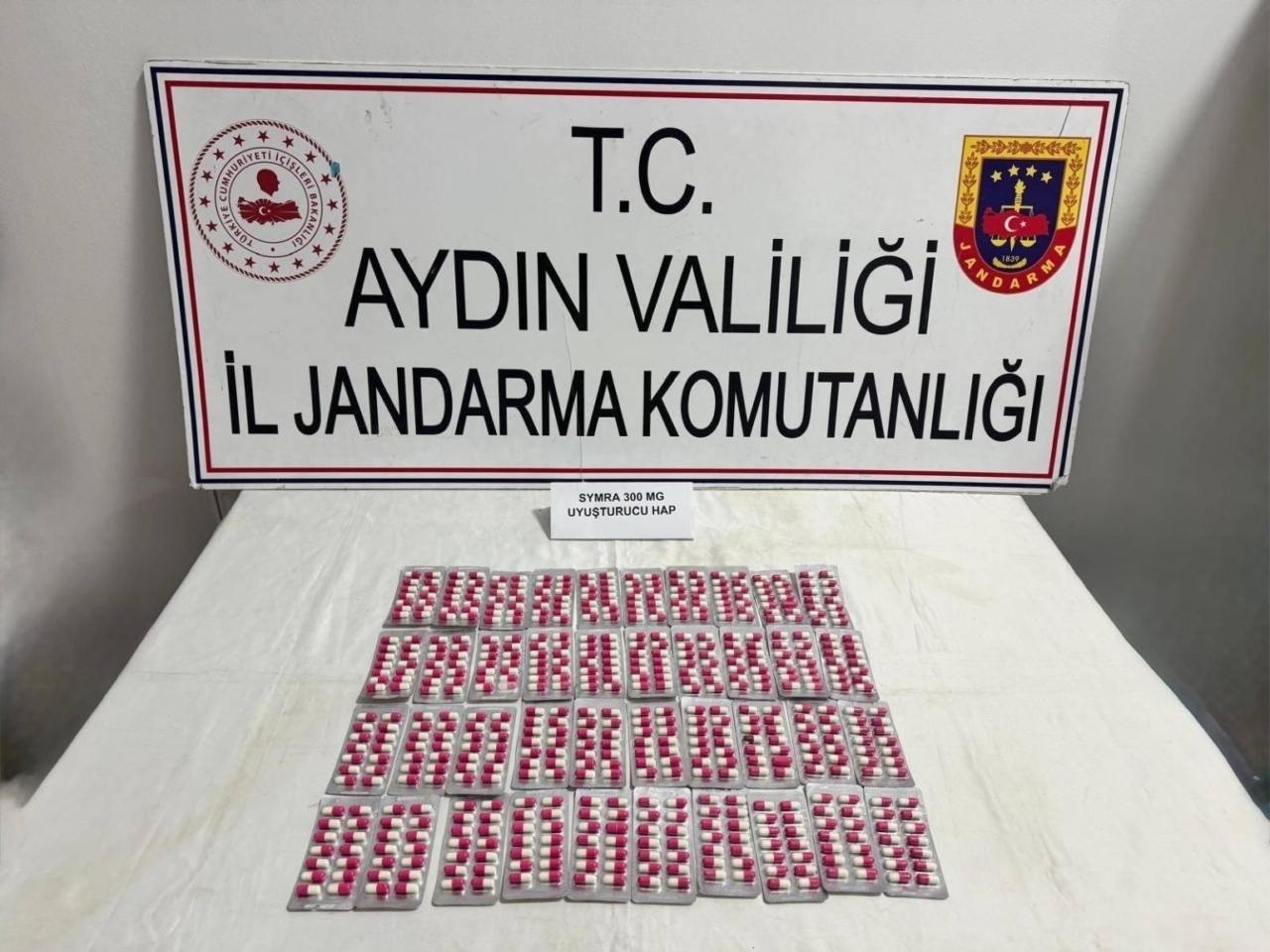 Otoyolda Jandarma Denetimine Takıldı: 40 Tablet Uyuşturucu ve 5 Yıl Ehliyet İptali!