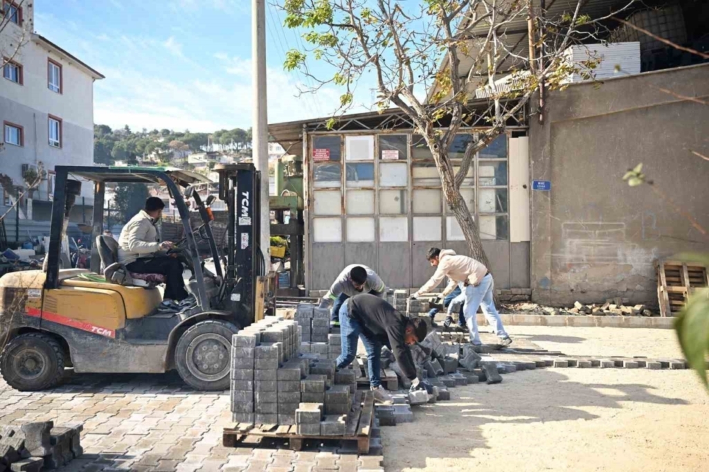 yenipazarda dogu mahallesinde parke tasi calismalari suruyor 1e29842f7496
