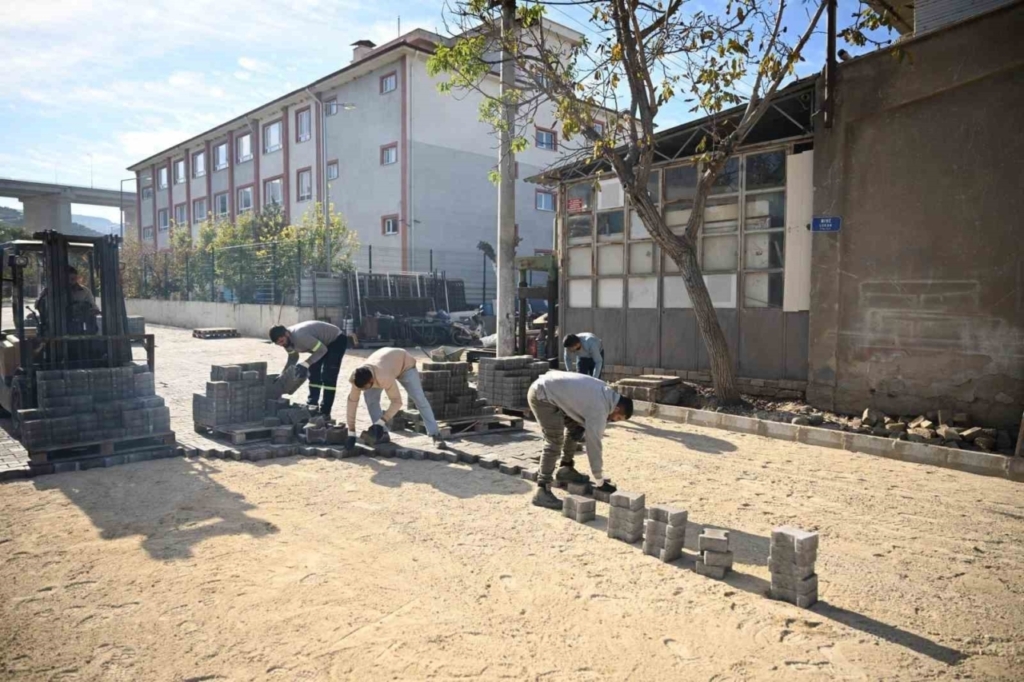 yenipazarda dogu mahallesinde parke tasi calismalari suruyor 395f1d53f76e