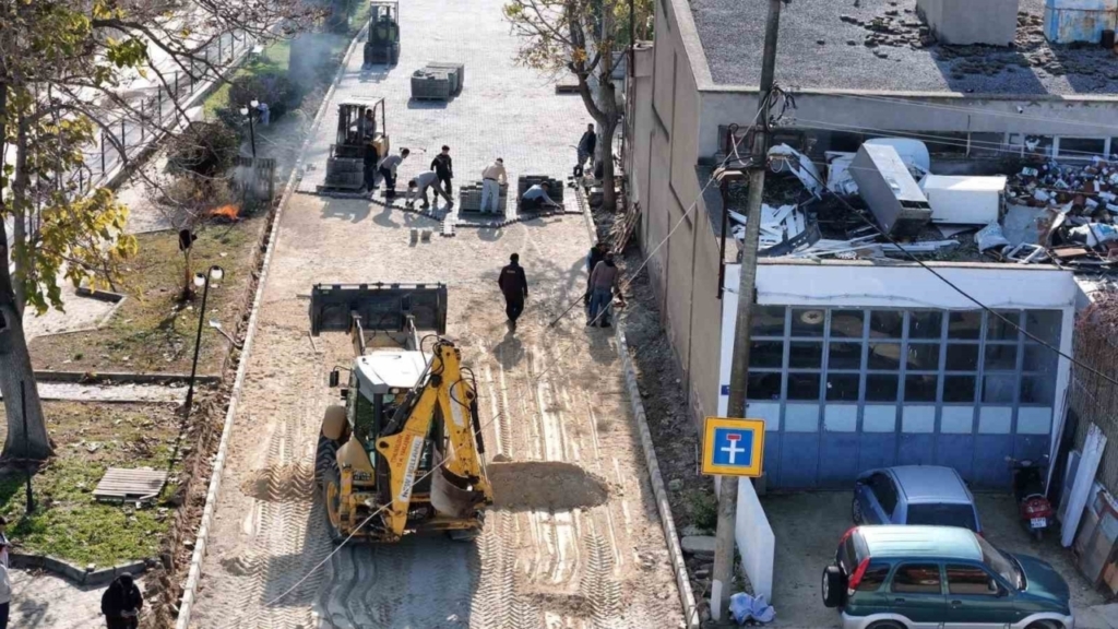 yenipazarda dogu mahallesinde parke tasi calismalari suruyor c421b7583963