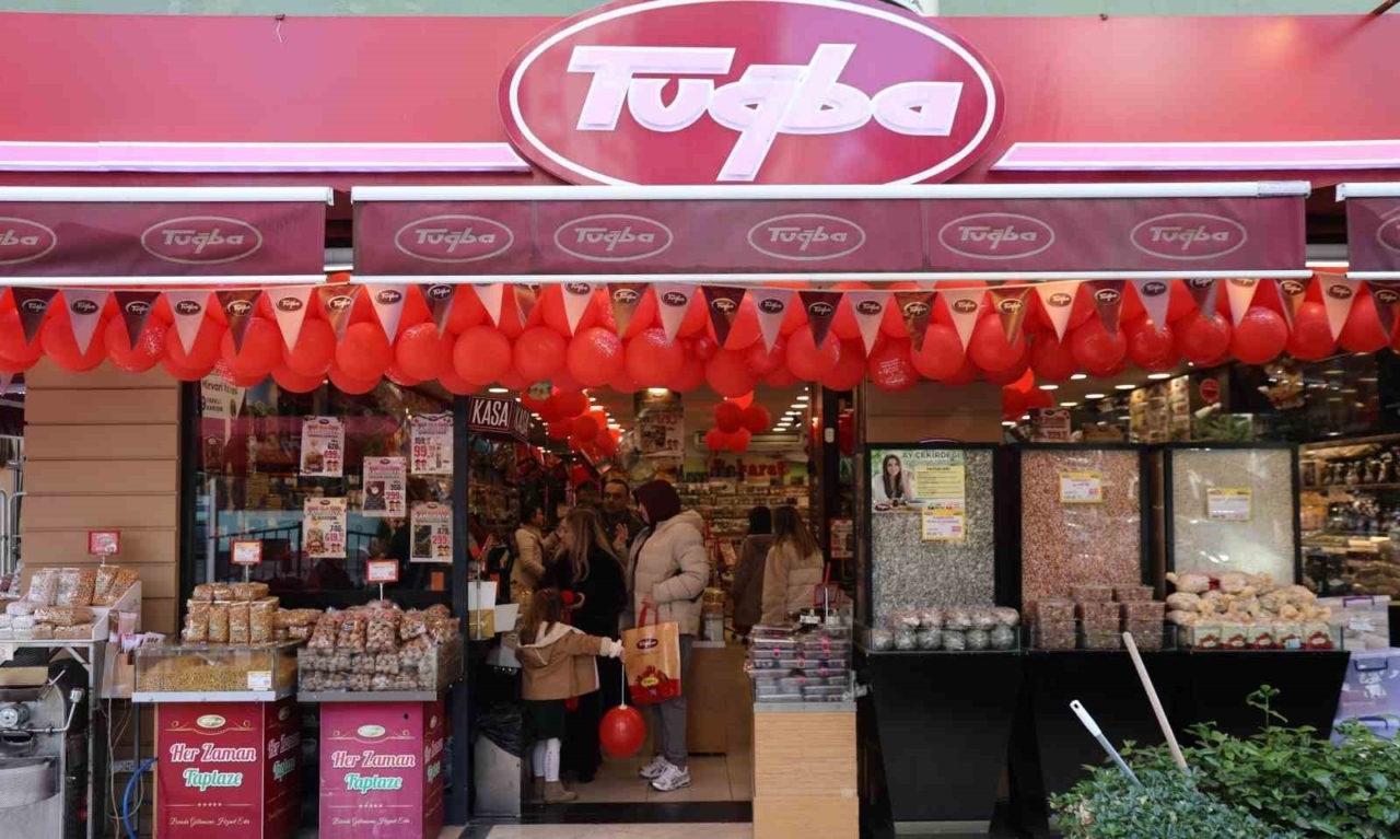 Yılın son günü kuruyemişçilerde adım atacak yer kalmadı 5 Yılın son günü kuruyemişçilerde adım atacak yer kalmadı