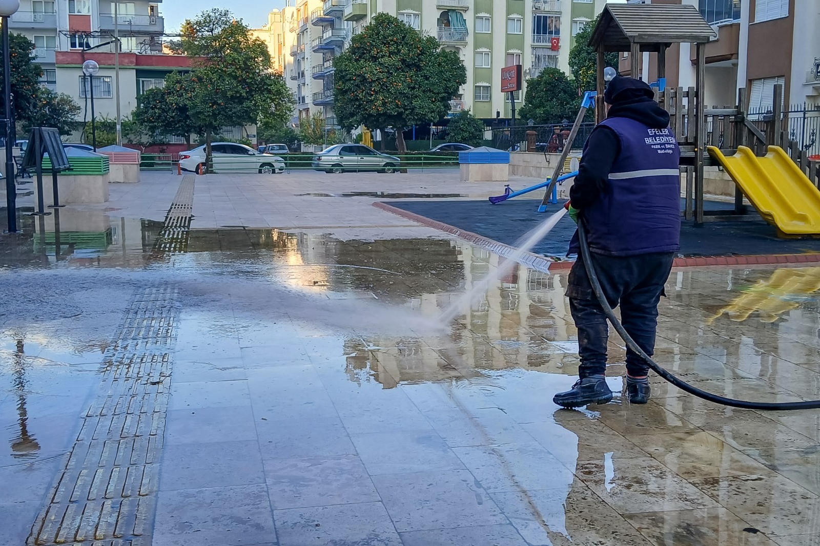 Çocuklar Güvenle Oynasın Diye Efeler’de Parklar Tertemiz