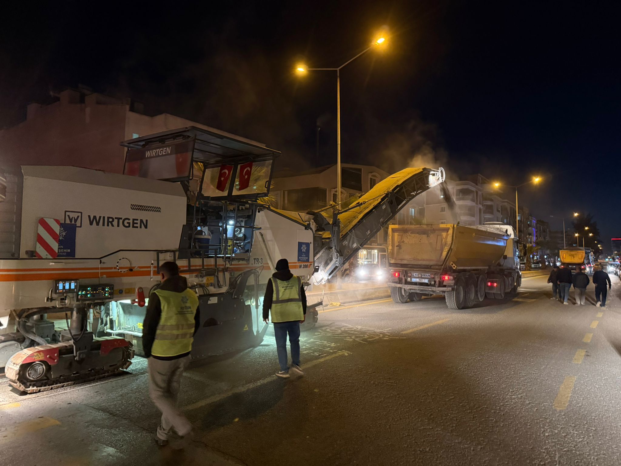 BÜYÜKŞEHİR BELEDİYESİ AYDIN’IN TÜM İLÇELERİNDE ÇALIŞMALARINI SÜRDÜRÜYOR